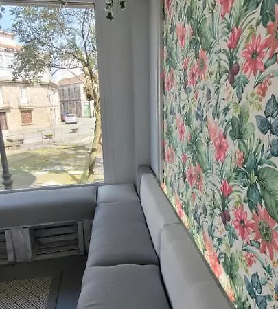 De Peregrinos Y Turistico * Caldas De Reis